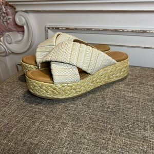 Universal Thread Women's Cream Espadrille Wedge Sandals Worn Once